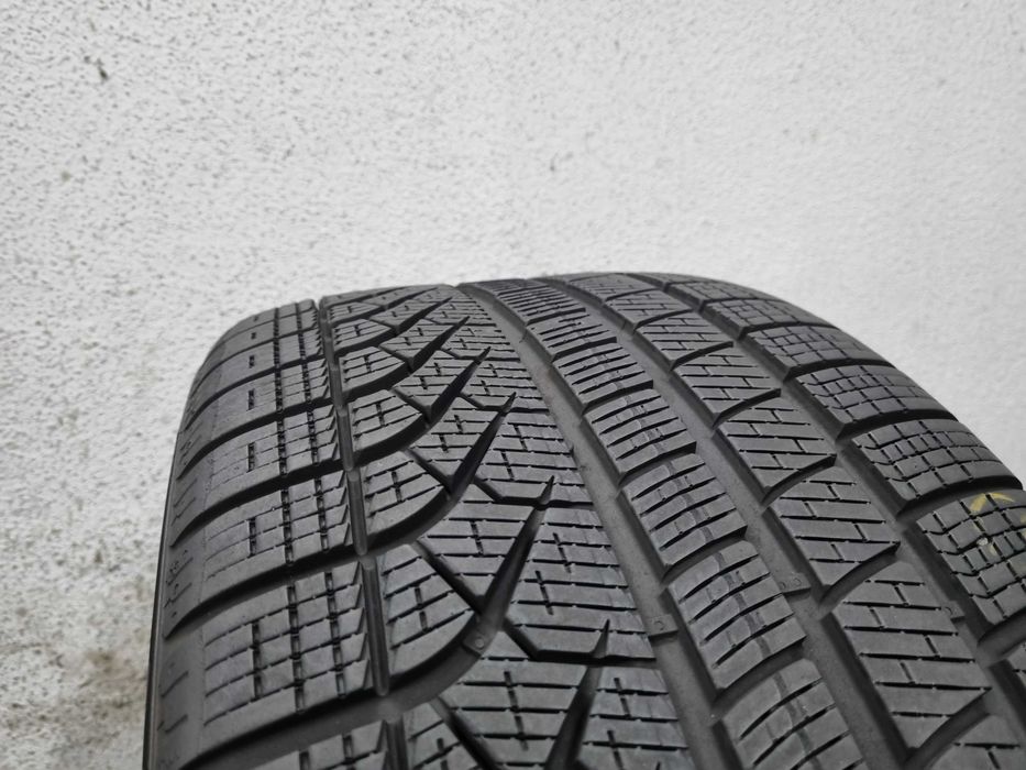 275/40/19 105H Pirelli Pzero Winter * MO D.2724