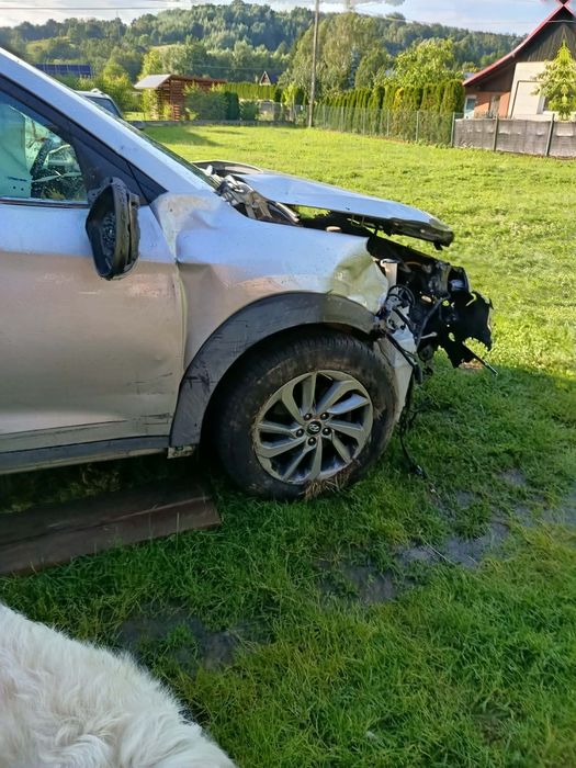 Hyundai Tucson uszkodzony po kolizji