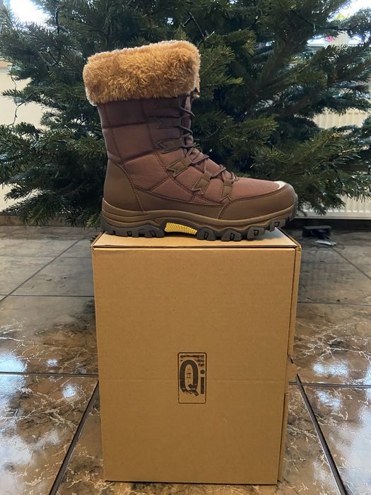 Nowe buty zimowe damskie  na  śnieg i mróz rozmiar 41 .