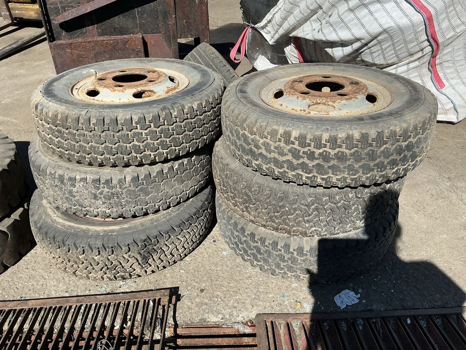 Conjunto de jantes e pneus Toyota Dyna BU30