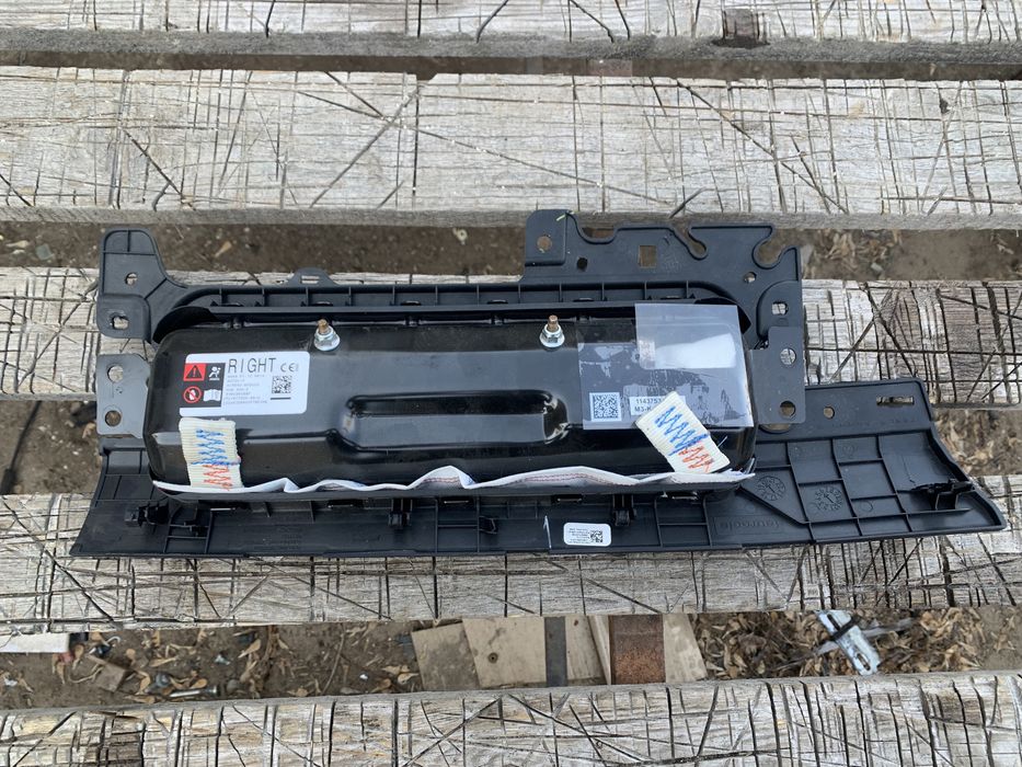 Tesla Model Y M3 подушка безопасности колени левая правая оригинал