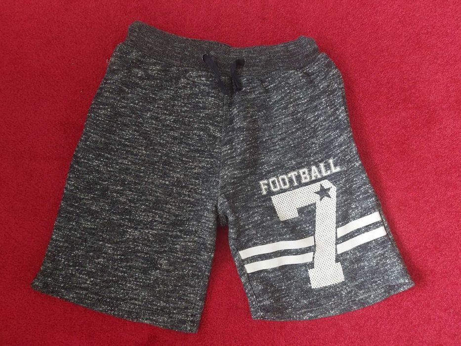 26) Spodnie chłopięce, spodenki krótkie, rozm. 146