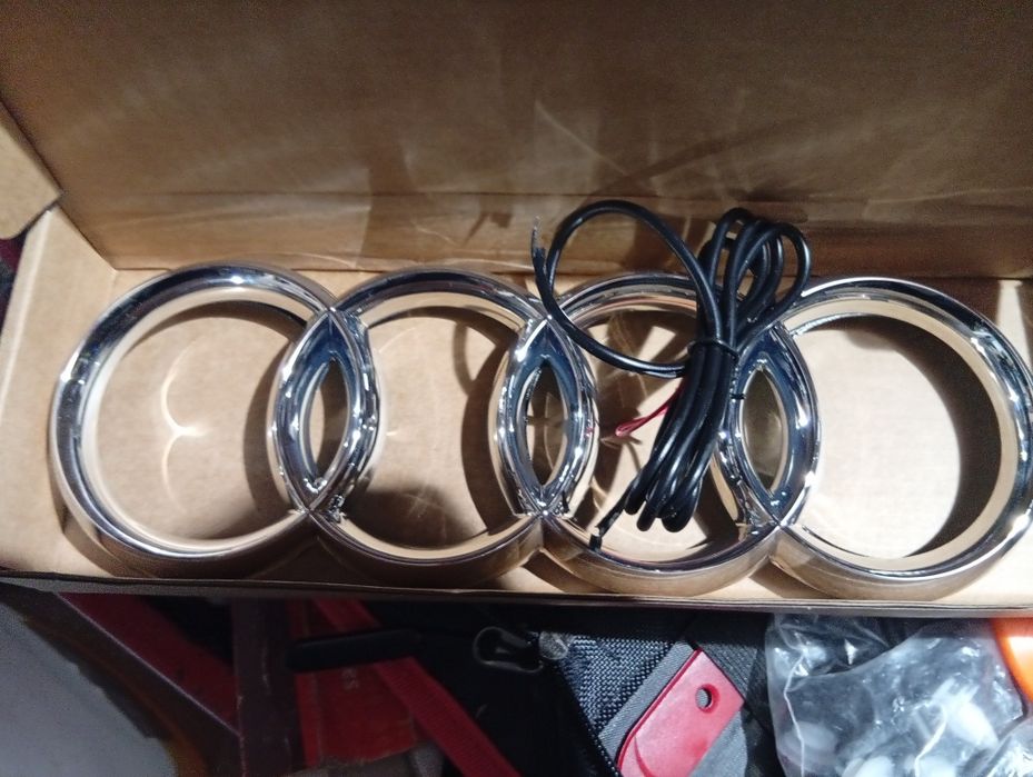 Vendo símbolo da Audi