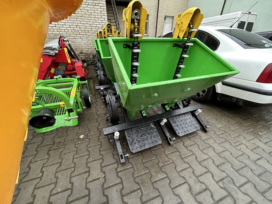 Картоплесажалка Bomet Сажалка двохрядна Бачок на добриво Окучник Їжаки