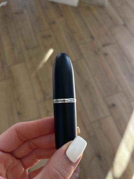 Помада MAC fleshpot