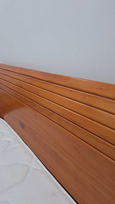 Cama casal madeira maciça, cabeceiras e colchão