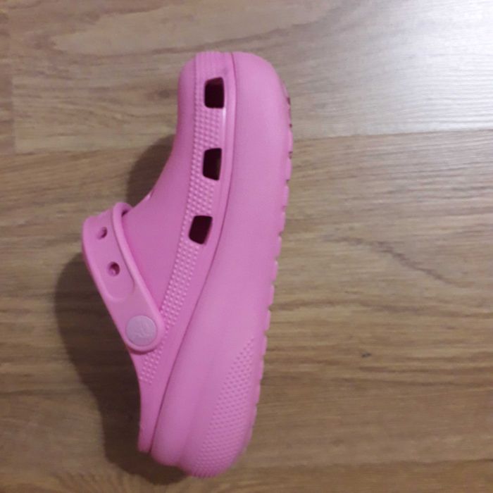 Crocs cor de rosa
