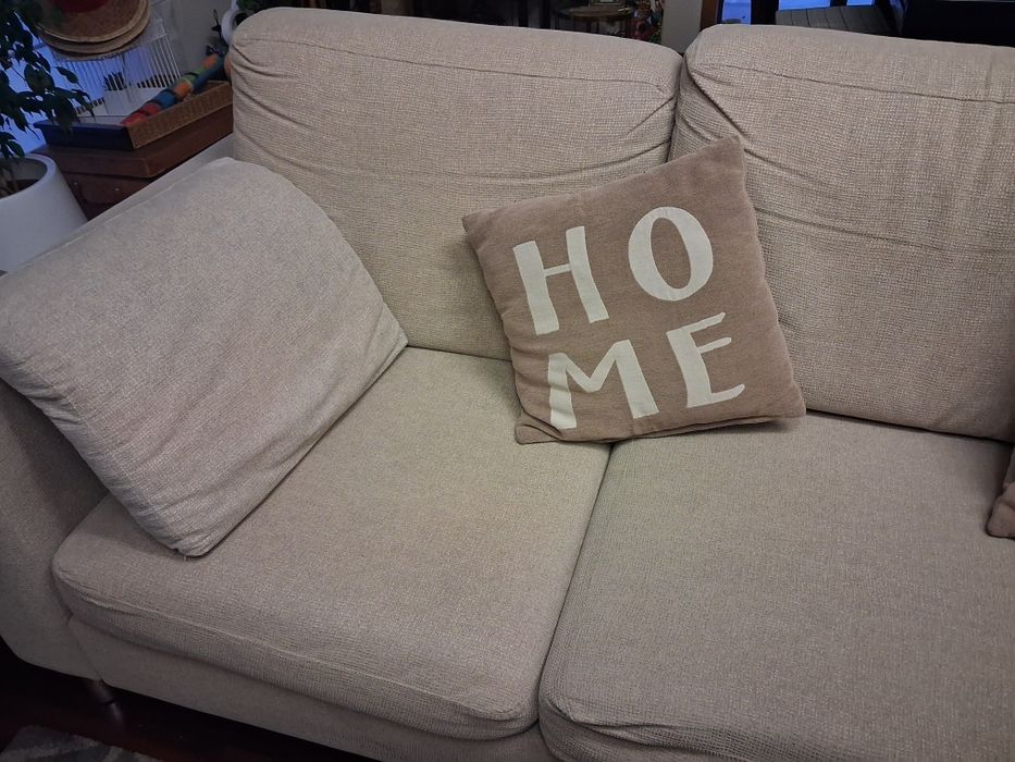 Sofá beje com chaise longue