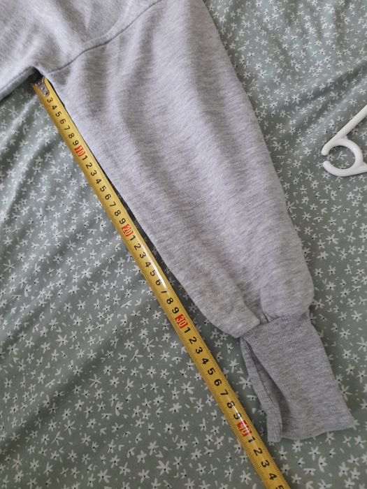 Dłuższa bluza Zara