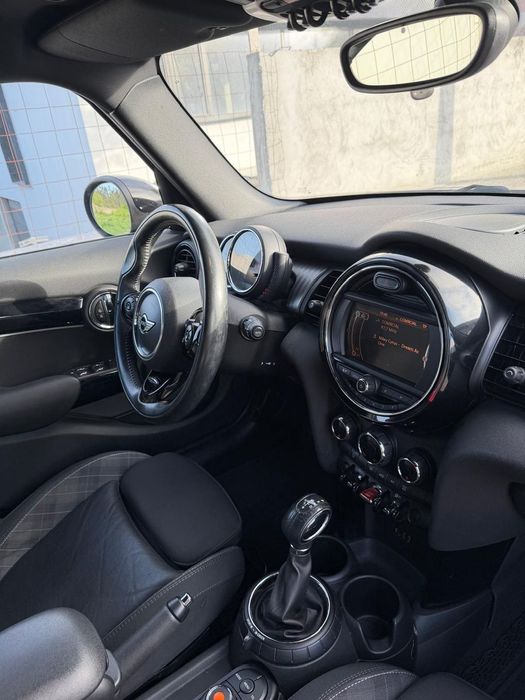 MINI 5-Door Cooper D Automatic486136067162132484