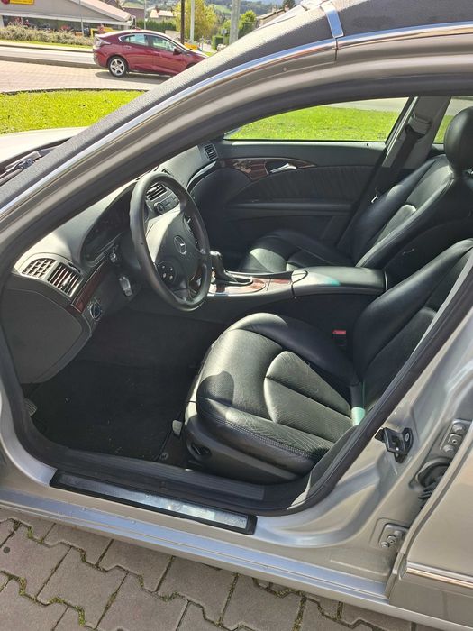 Karawan pogrzebowy Mercedes Benz
