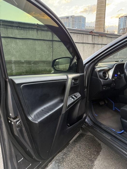 Toyota RAV 4  офіційна