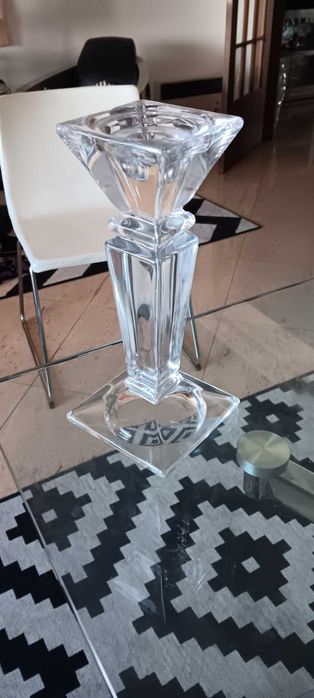 2 Candelabros em vidro com velas adornadas
