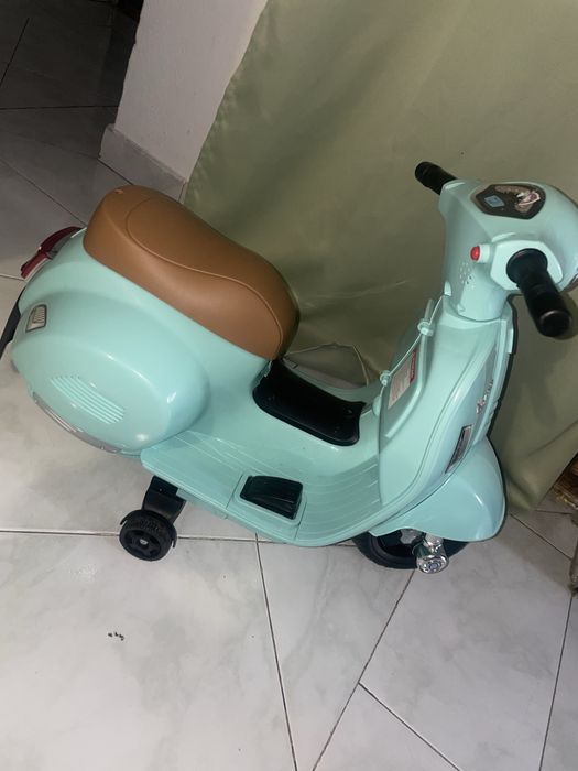 Vespa nova de crianca