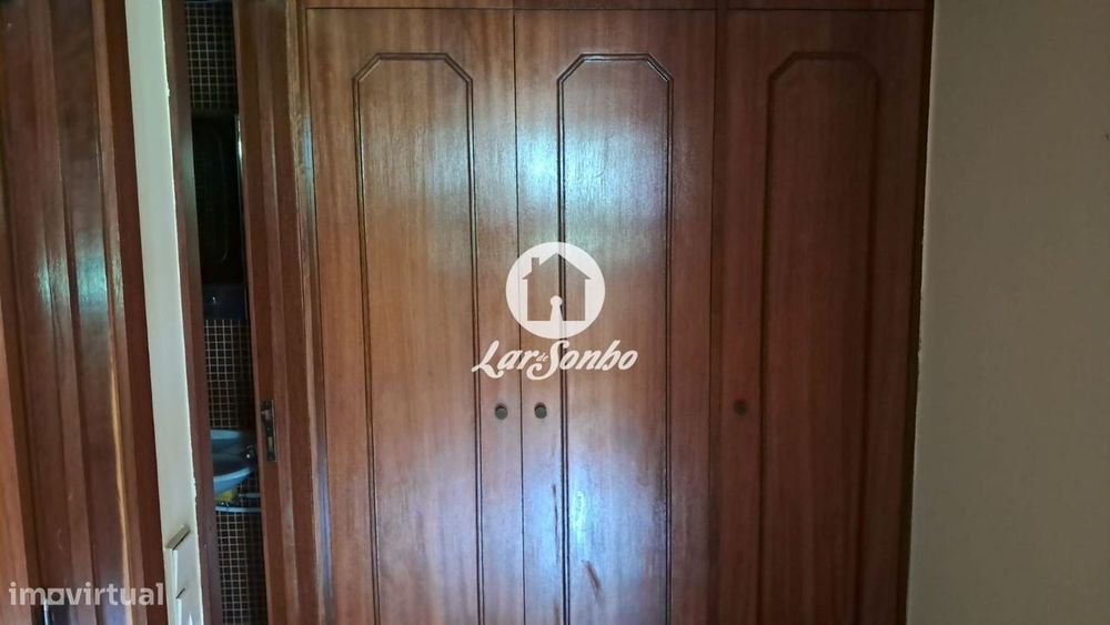 Apartamento T2, na zona da Rua Costa Cabral, junto ao Metro, dispon...