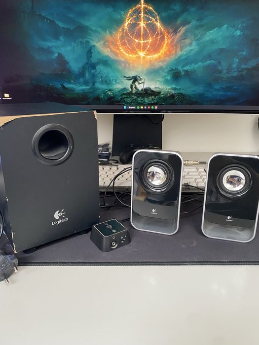 Logitech głośniki komputerowe (2 + subwoofer)