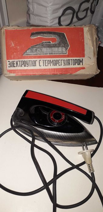 Утюг с терморегулятором СССР, гладильная доска