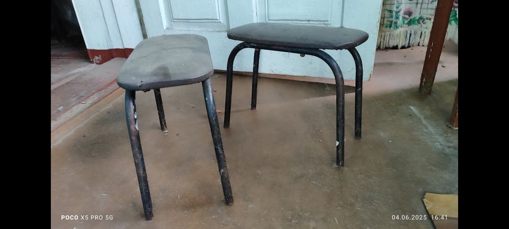 Табуретки дерев'яні