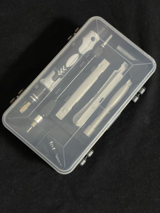 Набір викруток, шестигранників та інших інсрументів