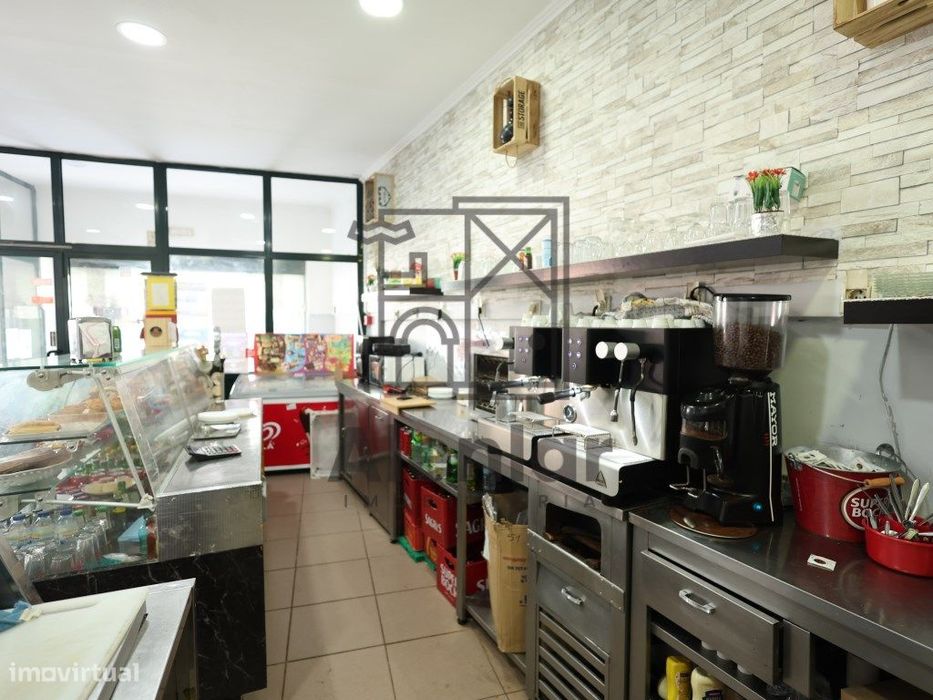 Oportunidade Única de Trespasse - Café / Restaurante em Vila Nova d...