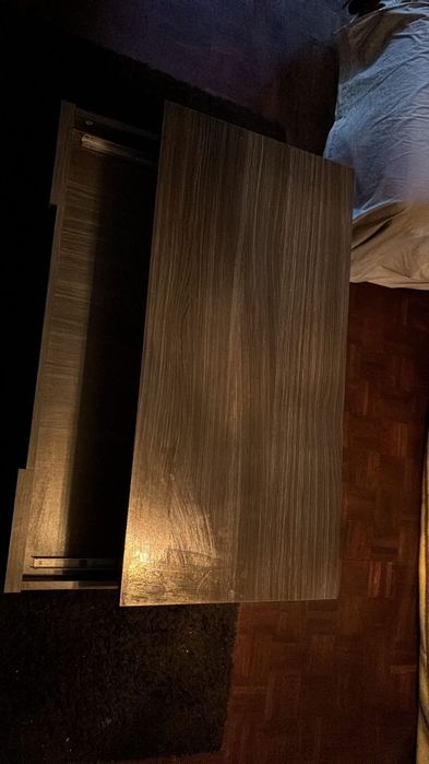 Móvel completo com a mesa do meio