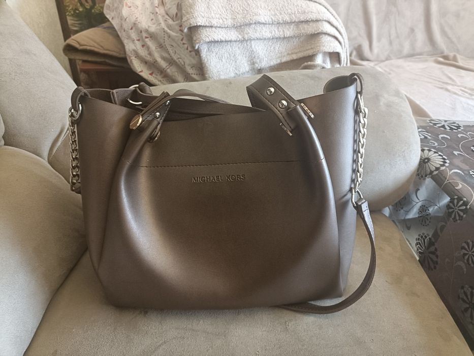 Женская сумка Michael Kors оригинал, вместительная. Цвет коричневый