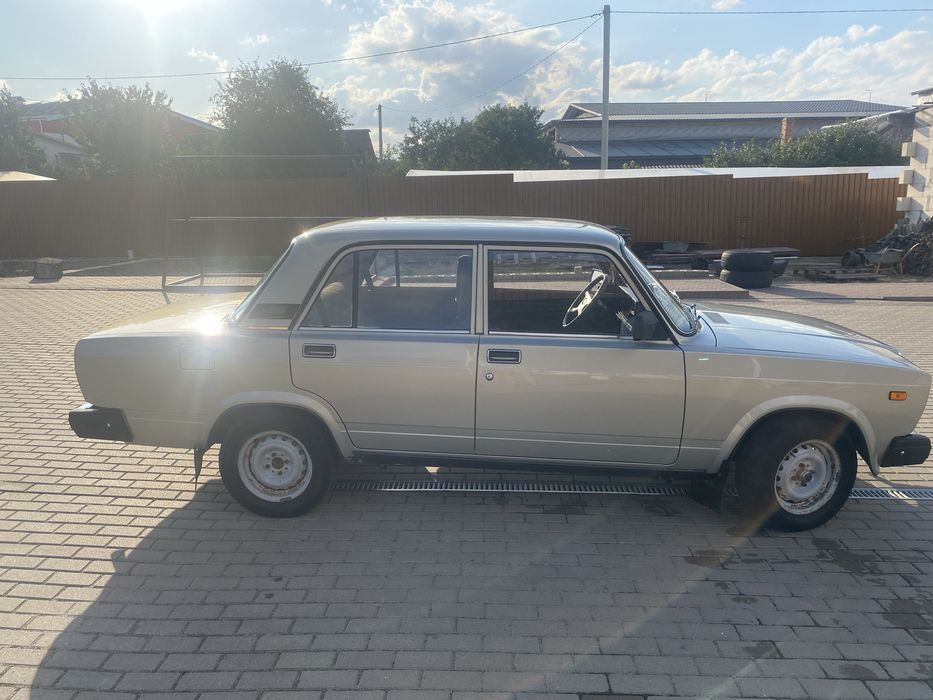Автомобіль ВАЗ 2107