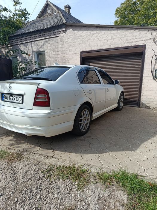 Машина Skoda A4.