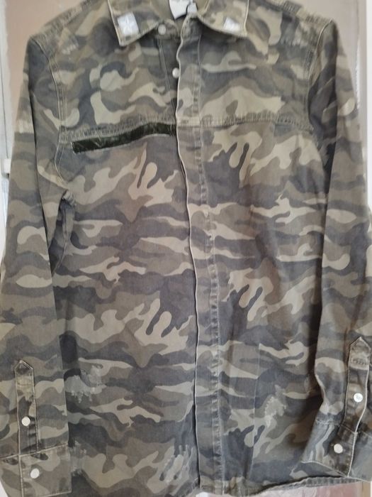 bluza roz. M color military z przetarciami ozdobnymi w różnych miejscach