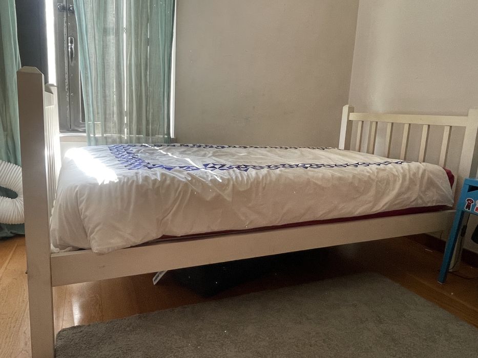 Cama de Solteiro em madeira maciça - Branca