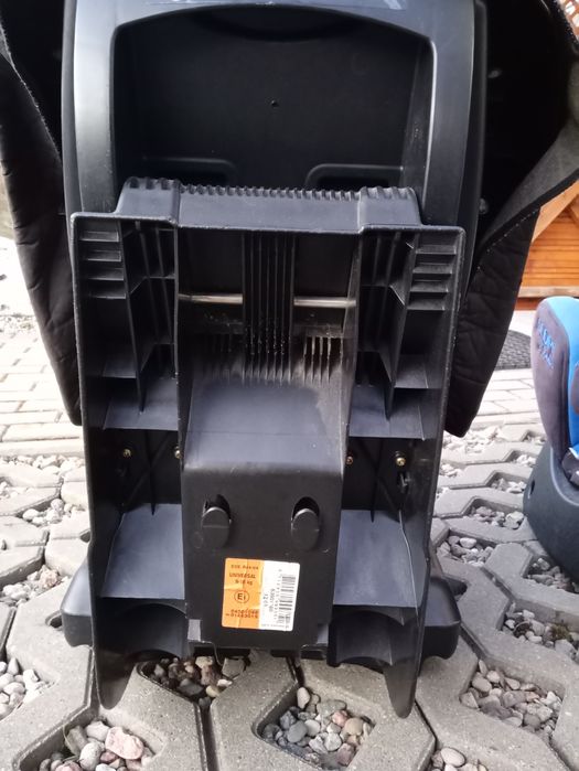 Fotelik samochodowy dla dziecka.