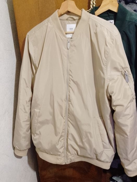 Бомбер бежевый 50 размер