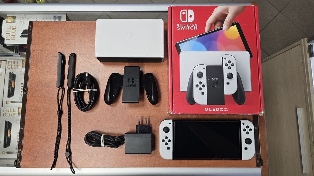 Konsola Nintendo Switch OLED biała, stan bdb