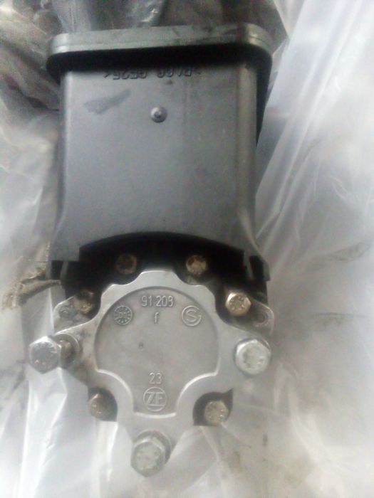 Продам гідропідсилювач руля вгарному стані бмв