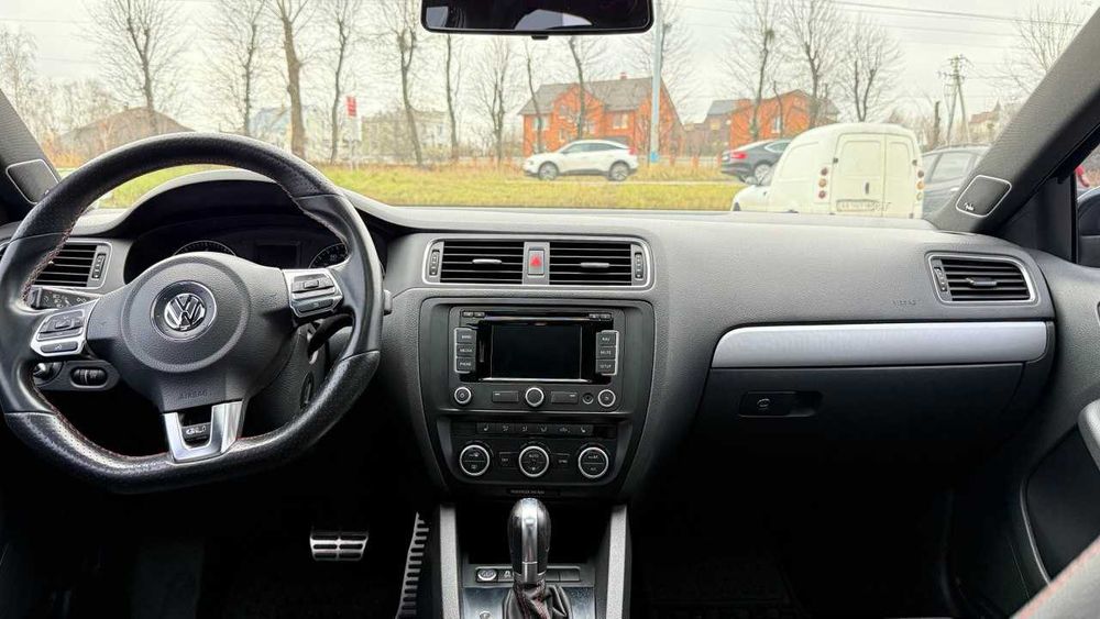 Volkswagen Jetta GLI 2.0 (220 к.с.) 2013