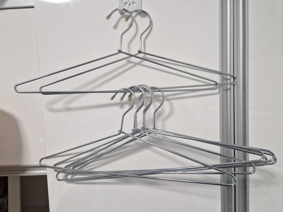 Metalowe wieszaki do ubrań