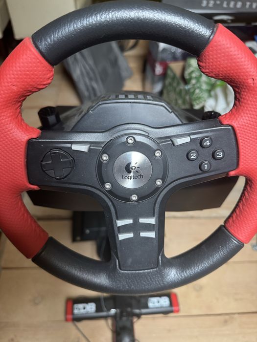 Kieronica logitech z pedalami i stojak 69DB - Wheel Stand Evo