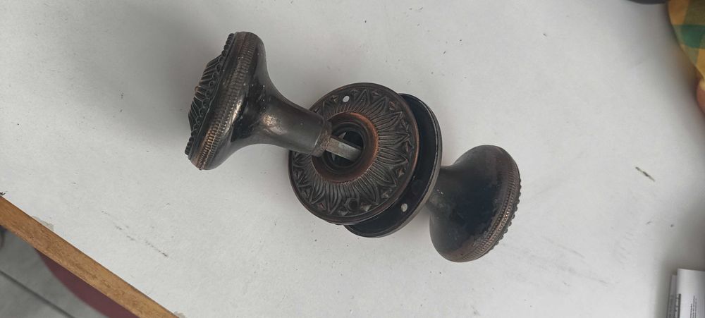 Ferragens rústicas: puxadores, fechaduras, dobradiças437519405087477761