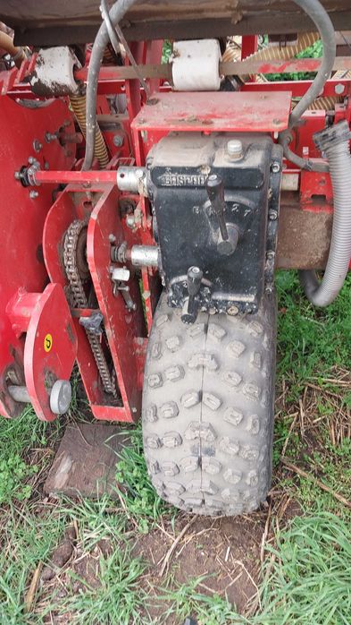 Siewnik do buraków, rzepaku i kukurydzy Maschio Gaspardo Monica