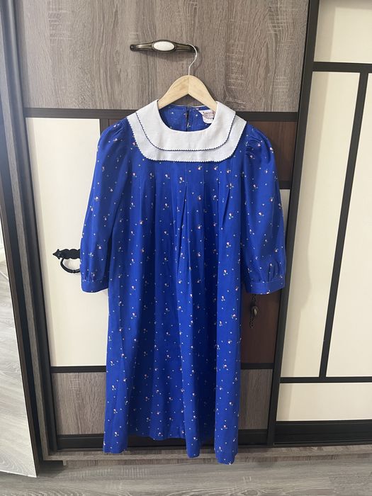 Вінтажне синє плаття з білим комірцем (Made in USA)