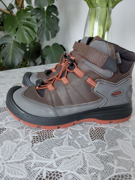 Продам оригінальні  зимові термо черевики KEEN 39р.