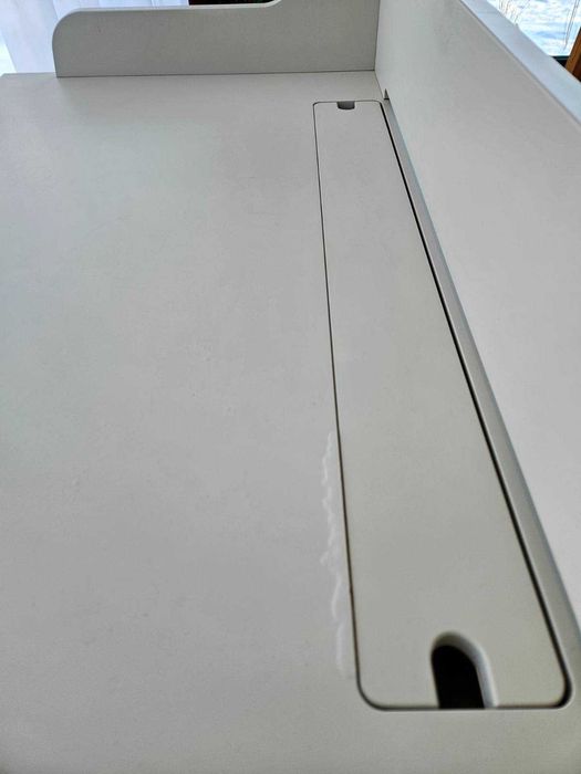 Biurko IKEA LOMMARP – beżowe 90 × 54 cm
