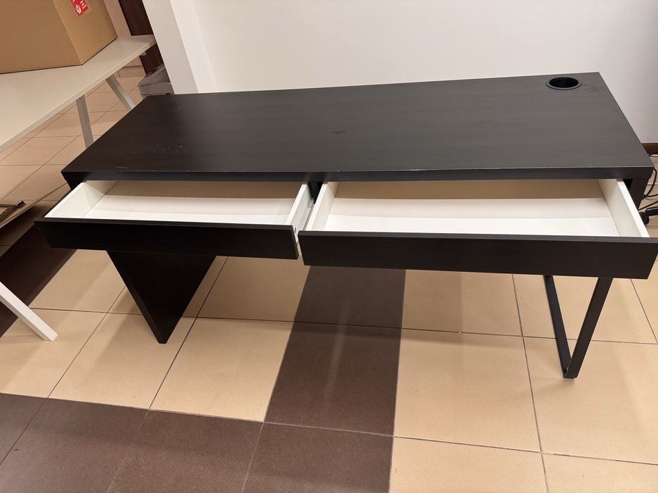 Biurka 142 cm x 50 cm czarne