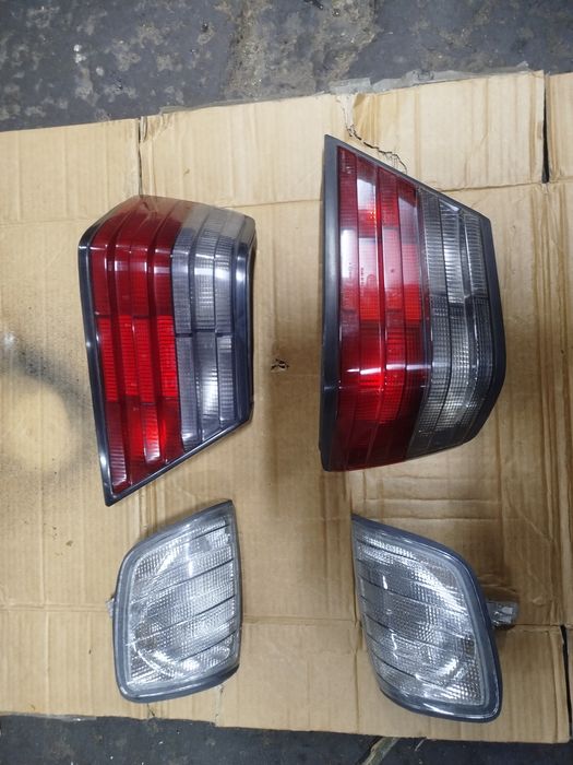 Мерседес Е 124. Стопы+повороты.Цена 100 у.е. за все