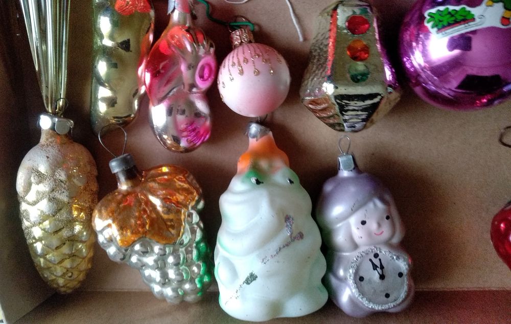 Игрушки ёлочные.