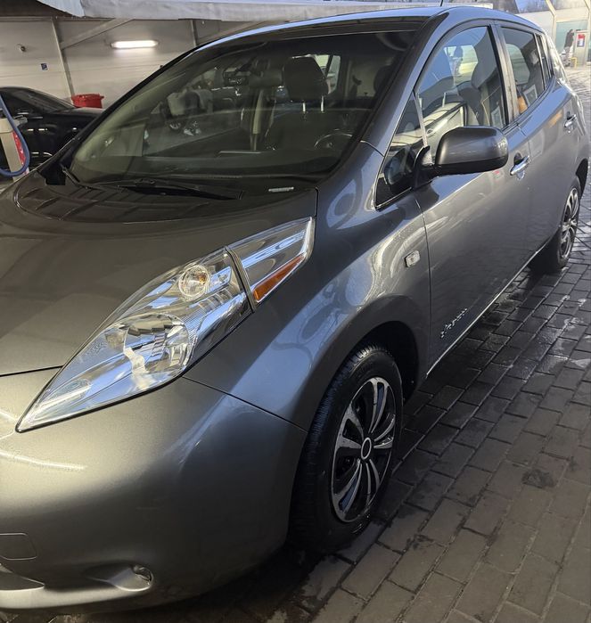 Nissan Leaf 2015р.  (батарея ємністю 25кВт).