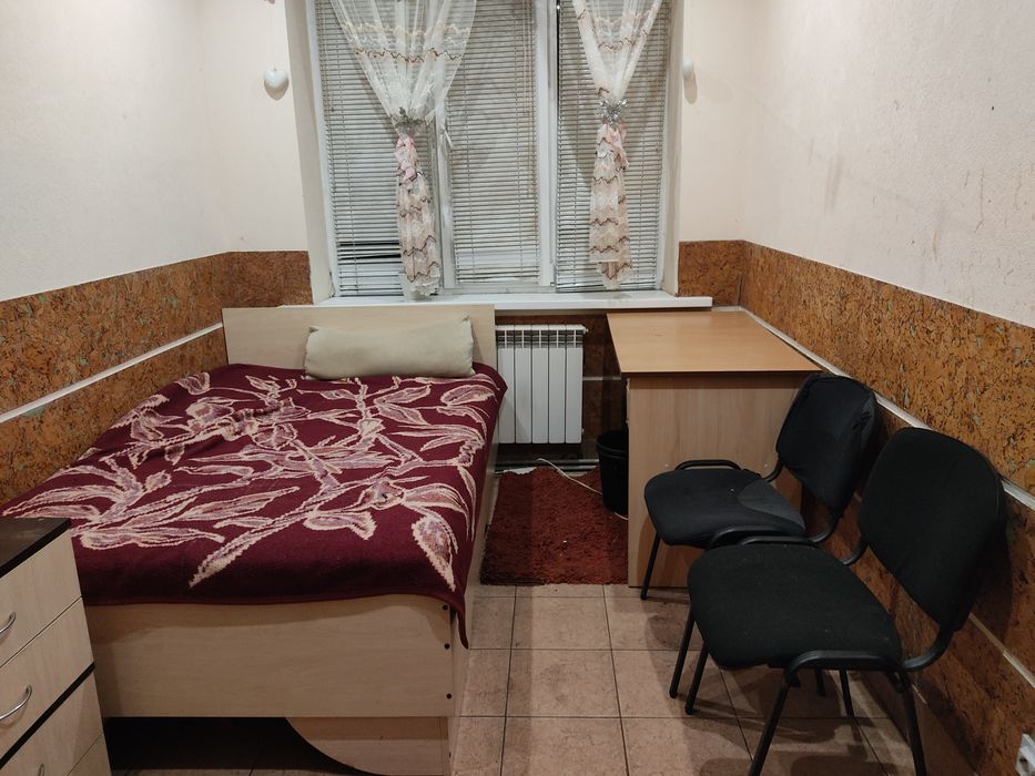 Комната в общежитии. М. Почайна.