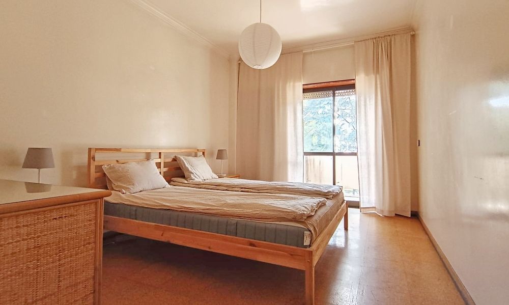 Spacious and bright 2-bedroom apartment with 3 balconies, 5 minutes from the beach