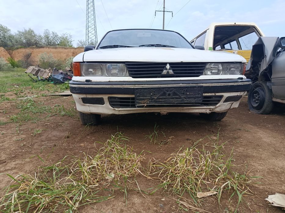 Продам двери MITSUBISHI GALANT 92гв