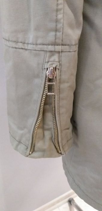 Курточка женская Bershka.